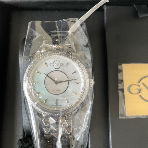 GV2 Limited Edition Carrara silver pearl watch - Picture 4 of 4